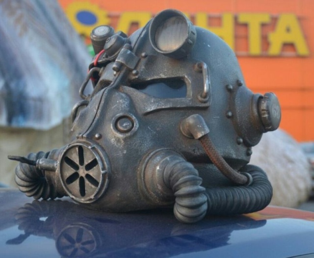DIY Fallout Helmet T45D (8 pics)