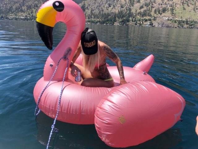 Floating Girls (42 pics)