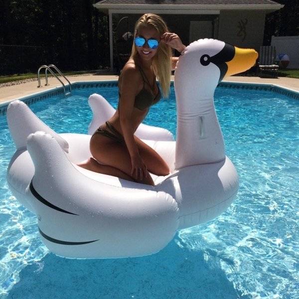 Floating Girls (42 pics)