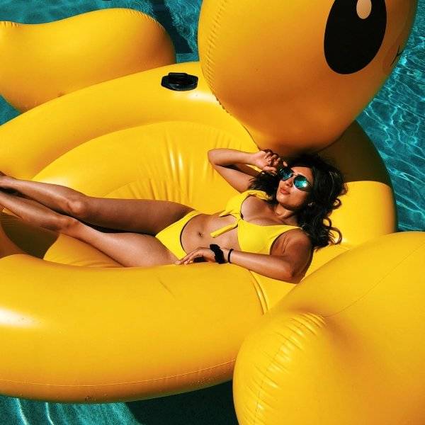 Floating Girls (42 pics)