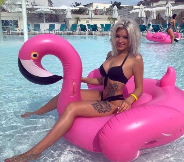 Floating Girls (42 pics)