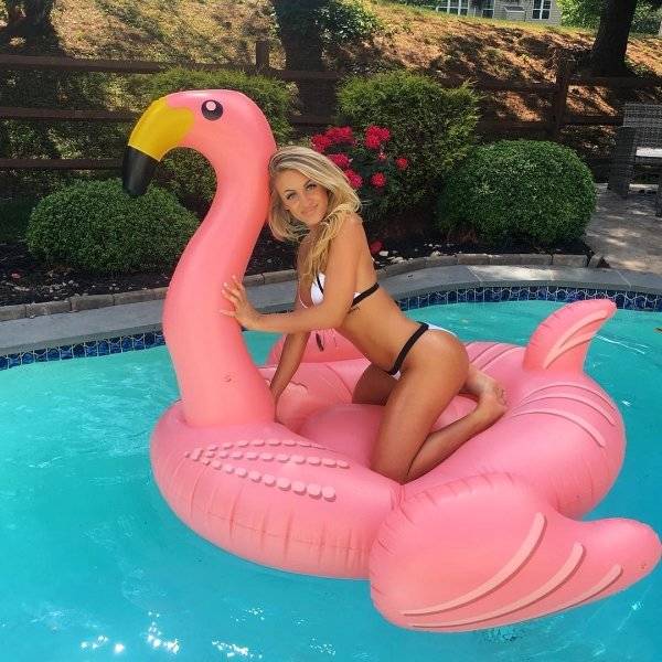 Floating Girls (42 pics)