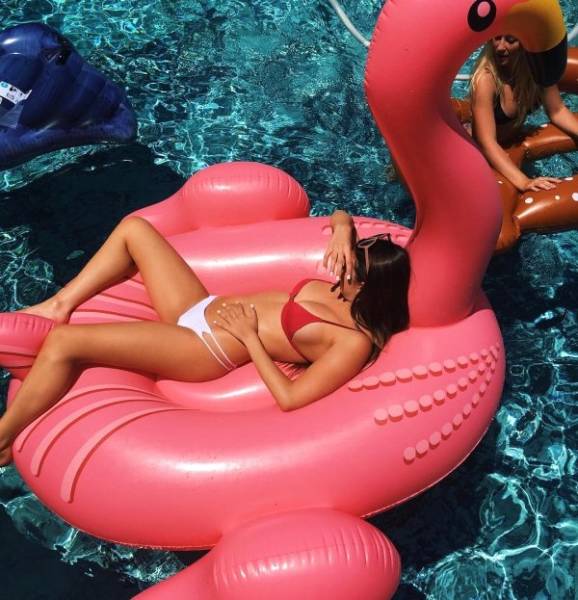 Floating Girls (42 pics)