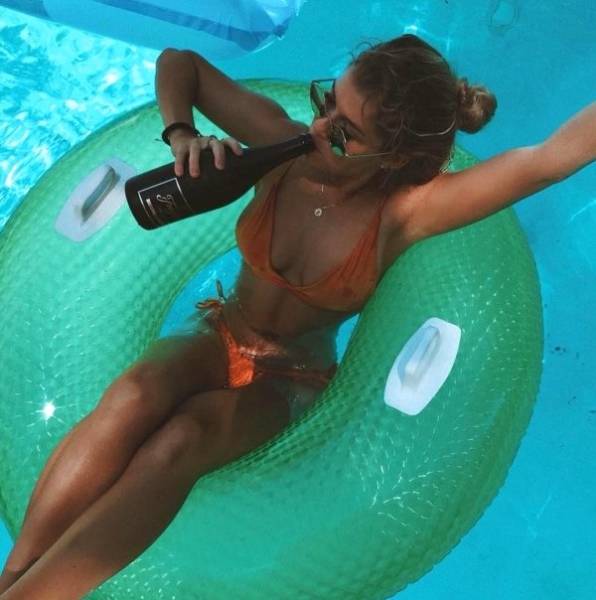 Floating Girls (42 pics)