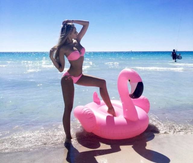 Floating Girls (42 pics)