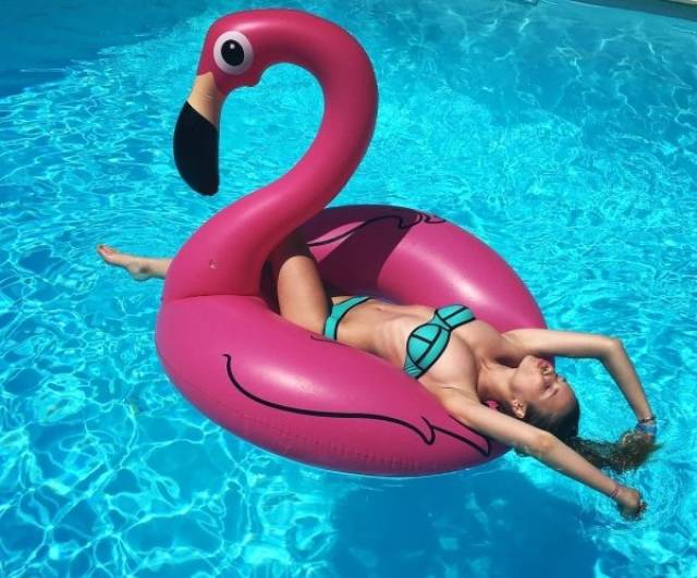 Floating Girls (42 pics)