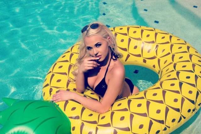 Floating Girls (42 pics)