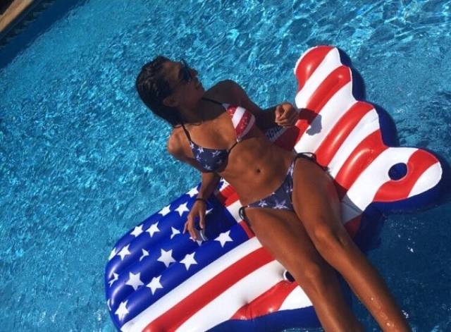 Floating Girls (42 pics)