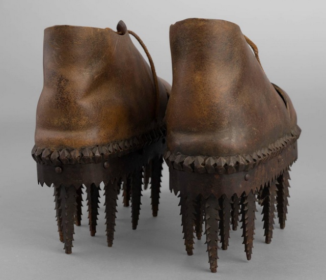 Shoes Called "Soles" Were Used To Peel The Chestnuts (6 pics)