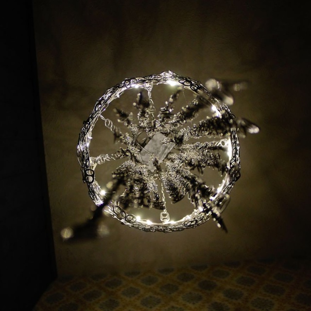 A Chandelier From Soda Can Tabs (10 pics)