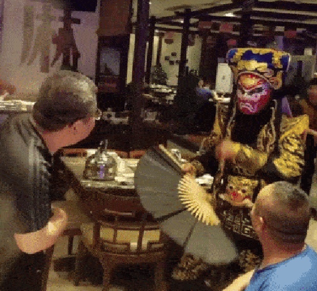 Unexpected GIFs (11 gifs)