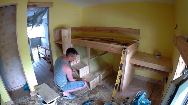 DIY Kid's Bed (16 pics)