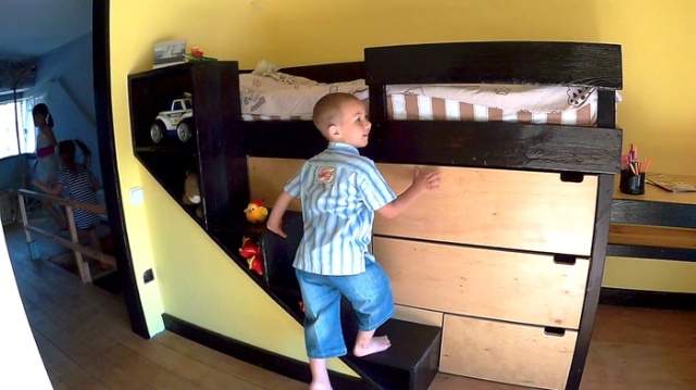 DIY Kid's Bed (16 pics)