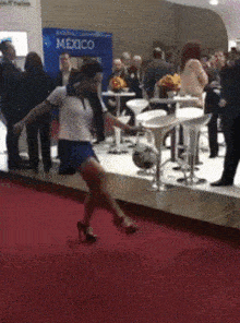 Acid Gifdump, August 22, 2018 (25 gifs)