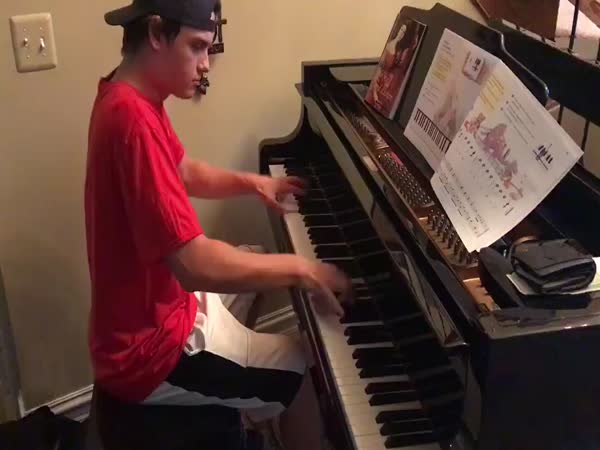 Pizza Delivering Teen Stuns Family With Beethovens Moonlight Sonata