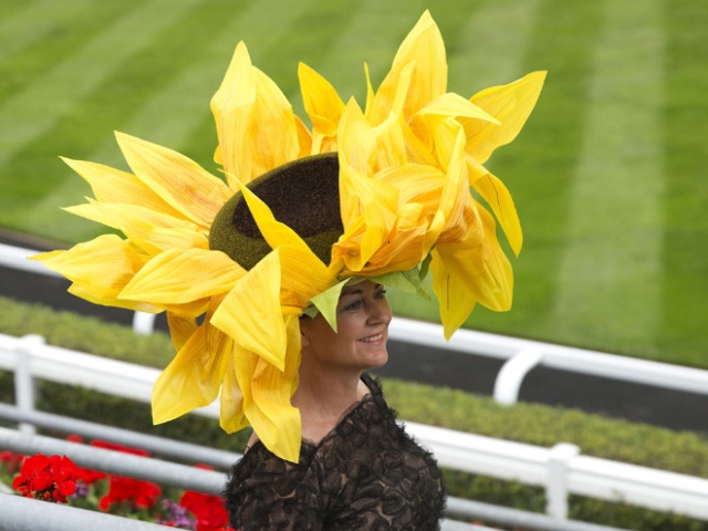 The Craziest Hats Of The Royal Ascot (22 pics)