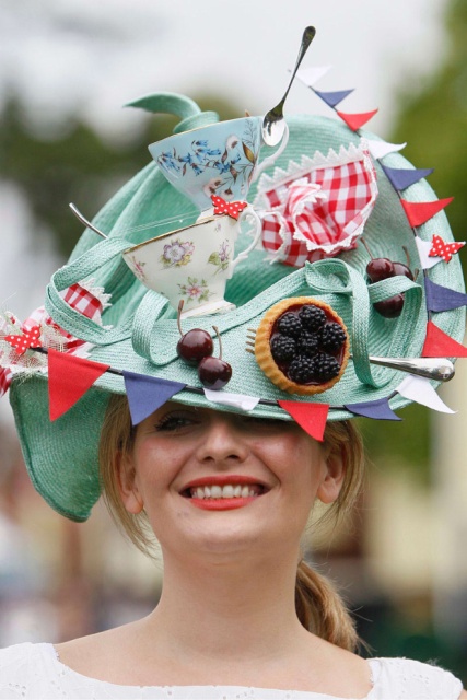 The Craziest Hats Of The Royal Ascot (22 pics)