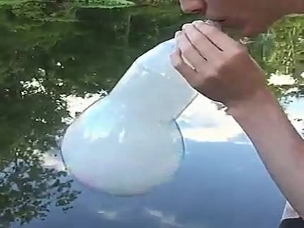Amazing Bubble Vape On Water Trick