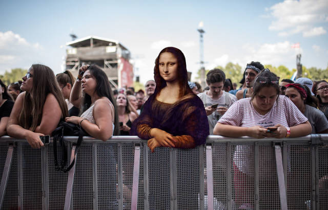 People From Classical Paintings Found Their Way To A Music Festival (8 pics)