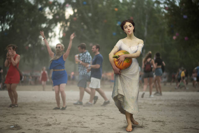 People From Classical Paintings Found Their Way To A Music Festival (8 pics)