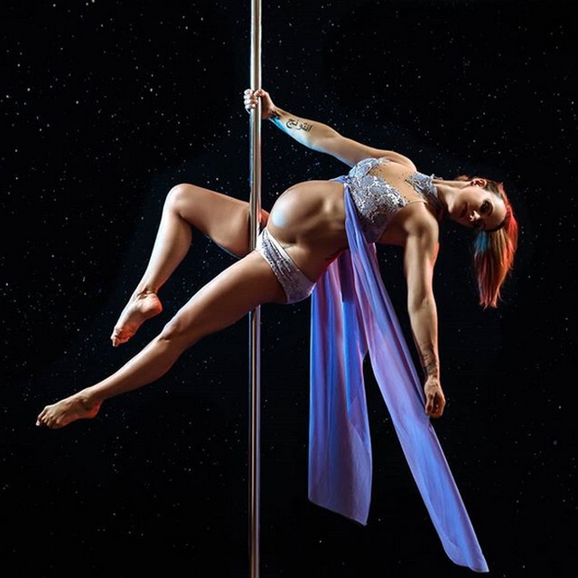 Pregnant Pole Dancer (10 pics)