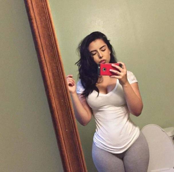 Girls With Beautiful Hips And Waists (47 pics)
