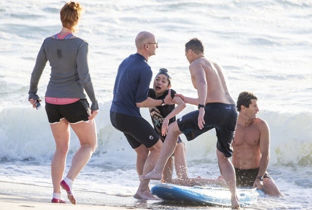Saving a Drowning Person (9 pics)