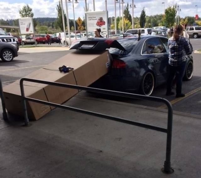 Stupid And Dangerous Situations  (22 pics)