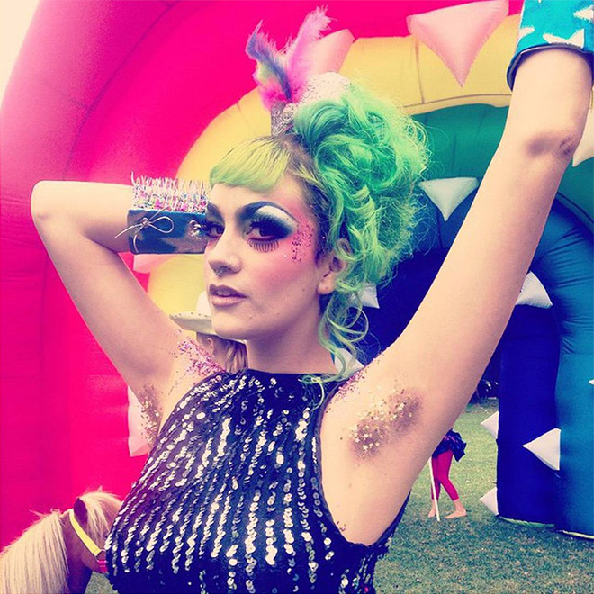 Glitter Armpits: Awkward Instagram Beauty Trend (20 pics)