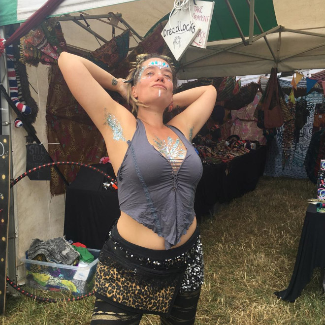 Glitter Armpits: Awkward Instagram Beauty Trend (20 pics)