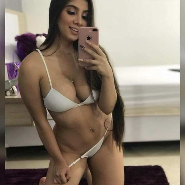 Sexy Girls (42 pics)