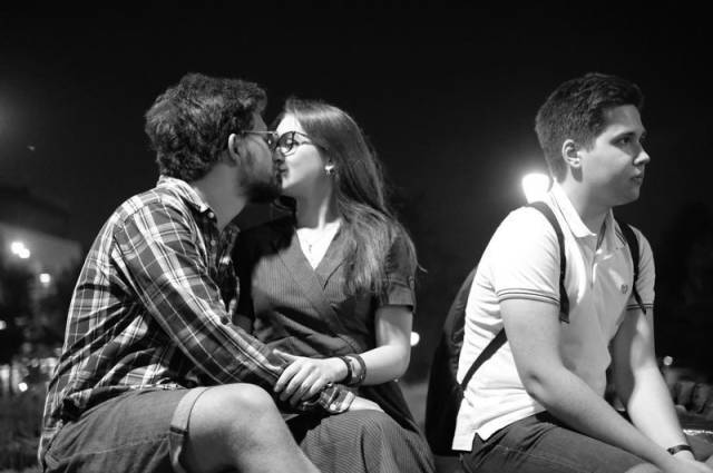 When You Are A Third Wheel... (44 pics)