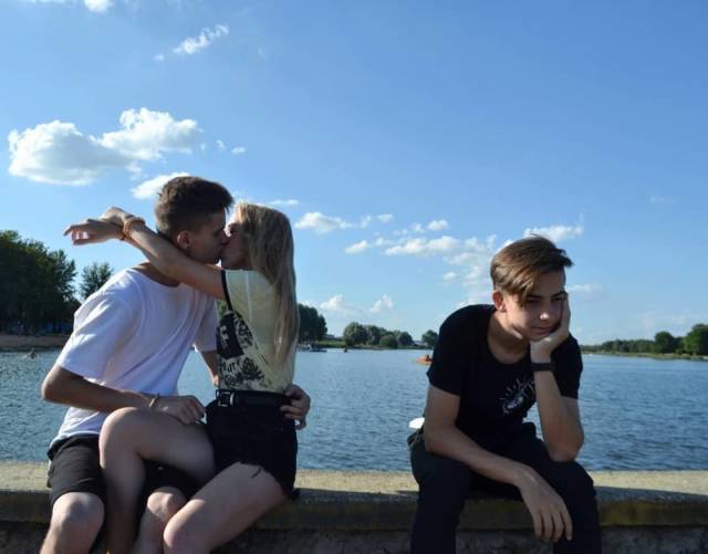 When You Are A Third Wheel... (44 pics)