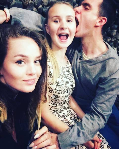 When You Are A Third Wheel... (44 pics)