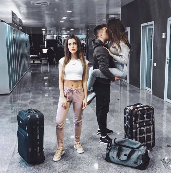 When You Are A Third Wheel... (44 pics)