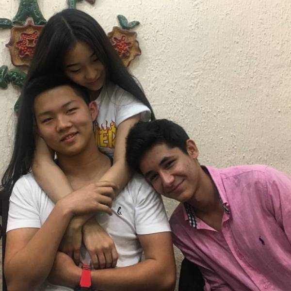 When You Are A Third Wheel... (44 pics)