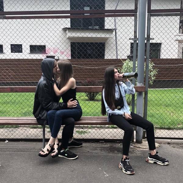 When You Are A Third Wheel... (44 pics)