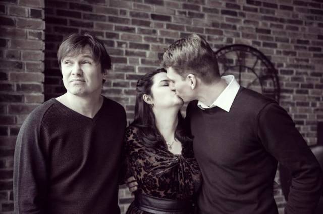 When You Are A Third Wheel... (44 pics)