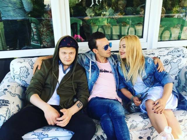 When You Are A Third Wheel... (44 pics)