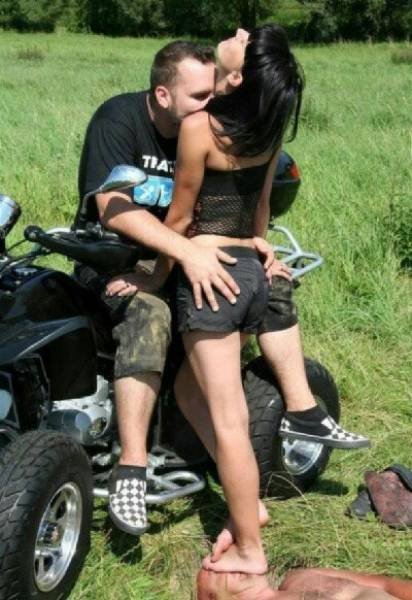 When You Are A Third Wheel... (44 pics)