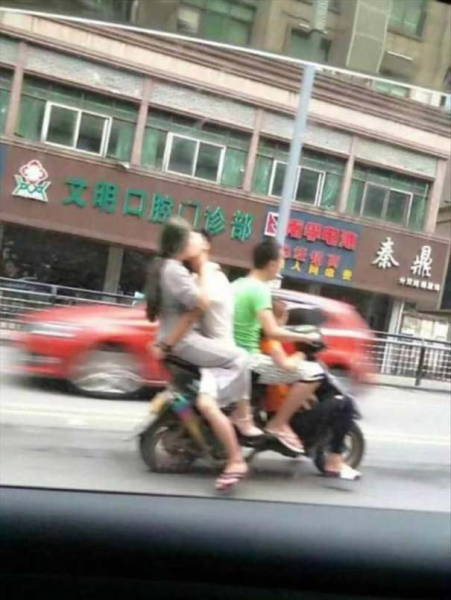 When You Are A Third Wheel... (44 pics)