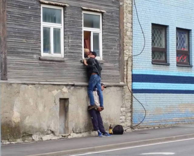 When You Are A Third Wheel... (44 pics)