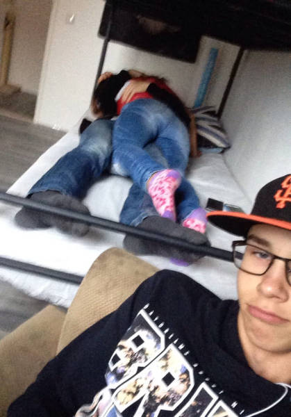 When You Are A Third Wheel... (44 pics)