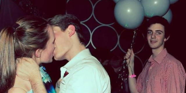 When You Are A Third Wheel... (44 pics)