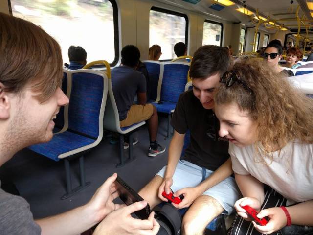 When You Are A Third Wheel... (44 pics)