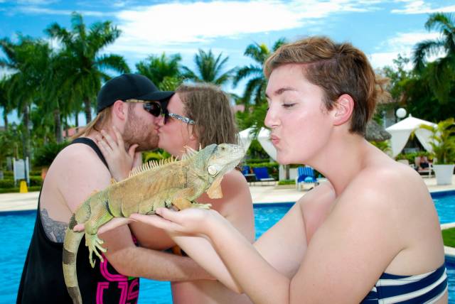 When You Are A Third Wheel... (44 pics)