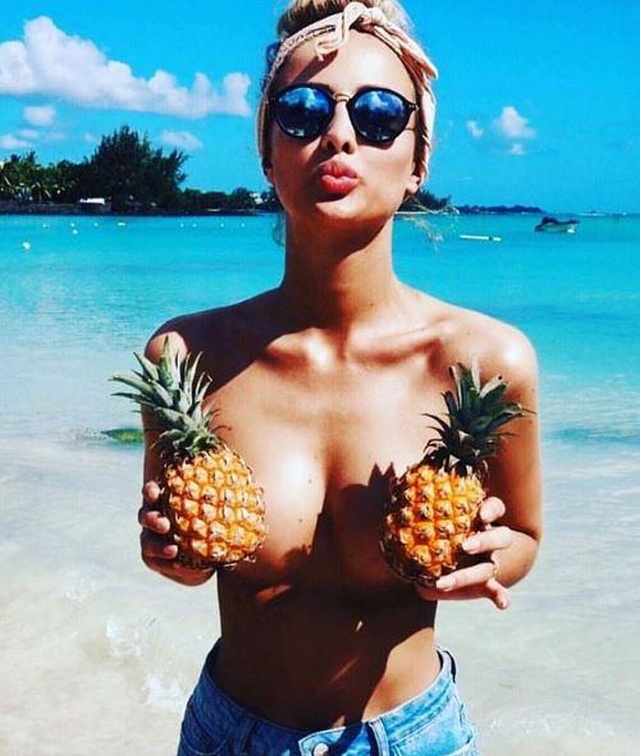 Summer Trend: Pineapple Boobs (25 pics)