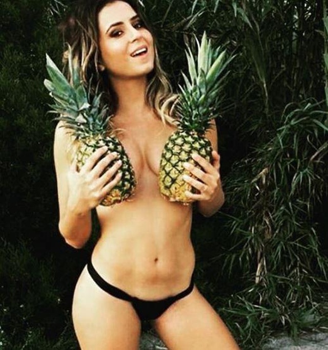 Summer Trend: Pineapple Boobs (25 pics)