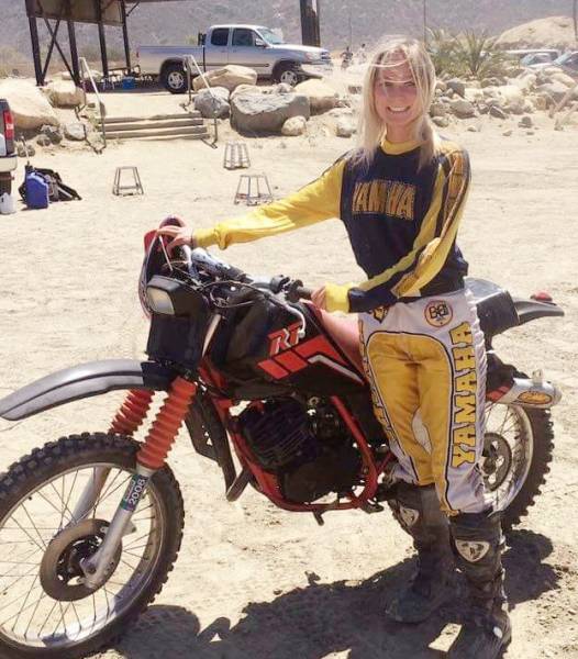 Girls And Bikes (79 pics)