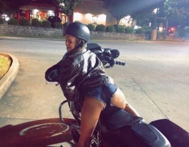 Girls And Bikes (79 pics)